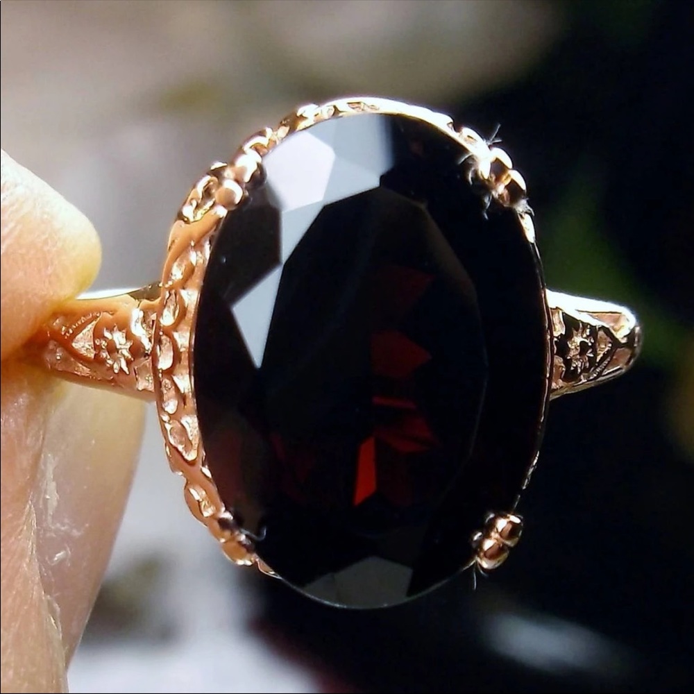 New Women’s Carved Yellow Gold Zircon Ring - Picture 6 of 6